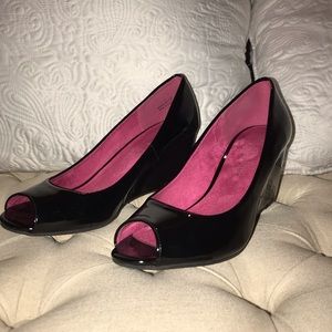 Low Black Wedges